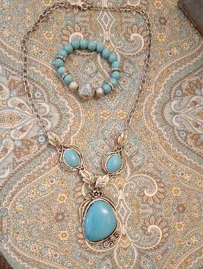 Turquoise Teardrop Statement Necklace & Bracelet Set. Great Condition